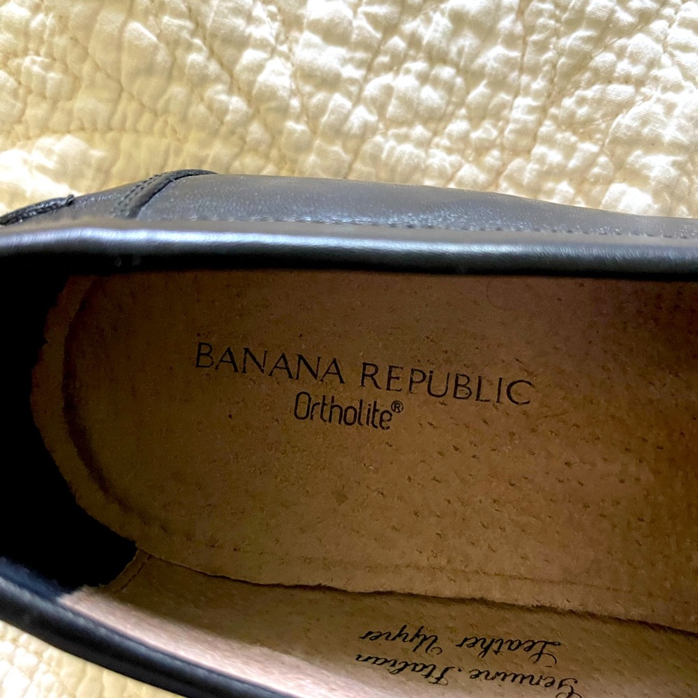 Size 11 1/2 Banana Republic dress shoes. Worn less than 5 times.